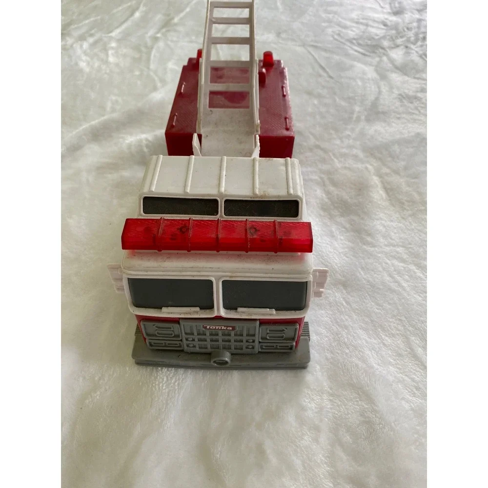 Tonka Fire Truck Kids Red White Ladder Toy Emergency Vehicle Fire Dept 82